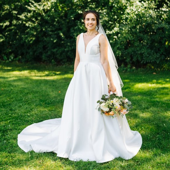 Simple & Elegant Stella York Wedding Dress - Picture 1 of 6